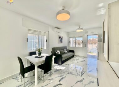 Дом в Торревьехе 60 кв.м с террасой в 4 км от моря