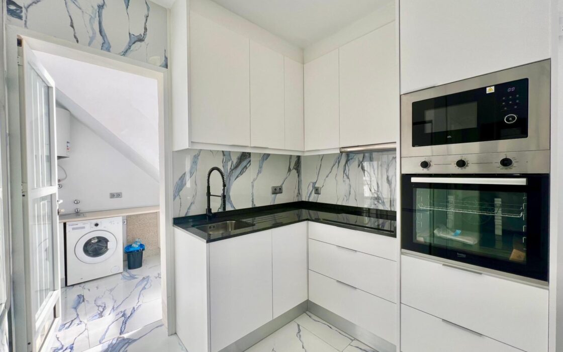 Дом в Торревьехе 60 кв.м с террасой в 4 км от моря