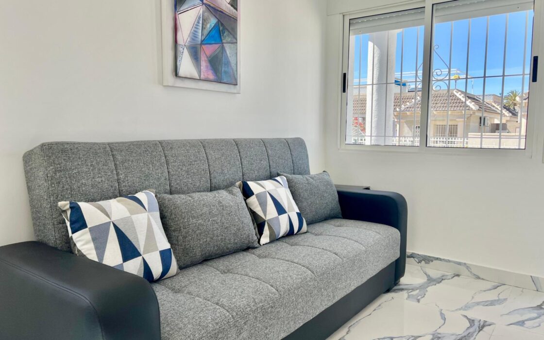 Дом в Торревьехе 60 кв.м с террасой в 4 км от моря