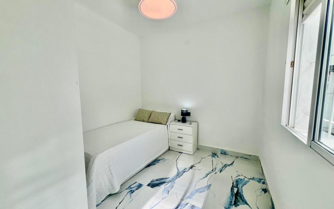 Дом в Торревьехе 60 кв.м с террасой в 4 км от моря