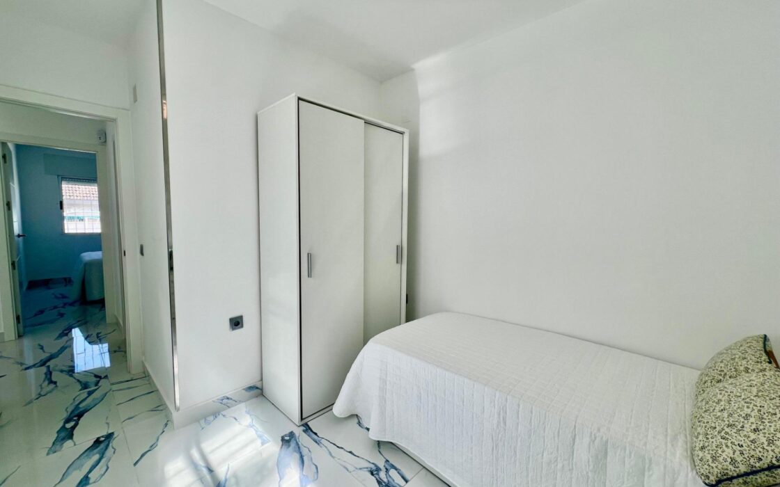 Дом в Торревьехе 60 кв.м с террасой в 4 км от моря