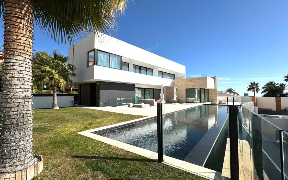 Елітна вілла в Сьерра-Кортині з терасами 650 кв.м