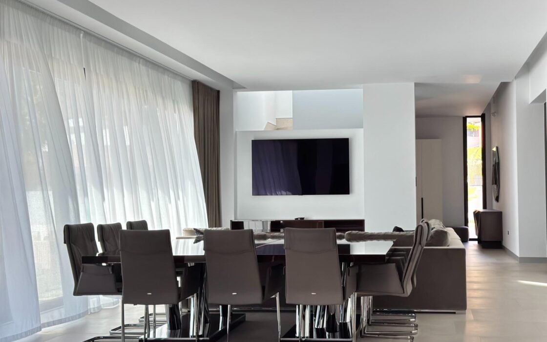 Елітна вілла в Сьерра-Кортині з терасами 650 кв.м