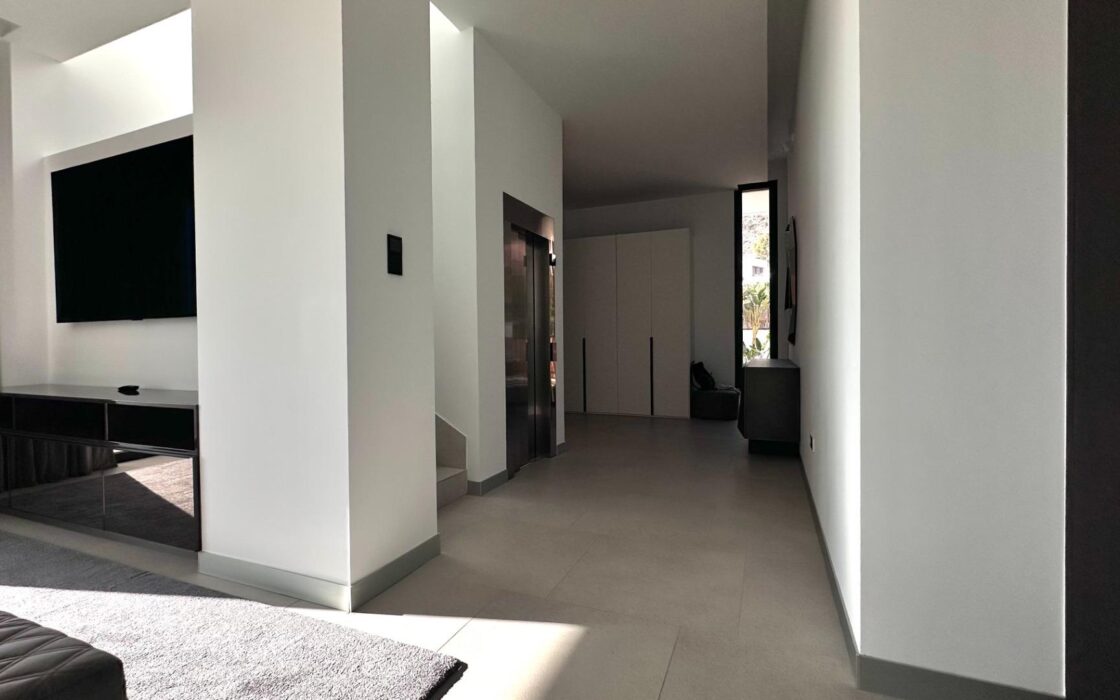 Елітна вілла в Сьерра-Кортині з терасами 650 кв.м