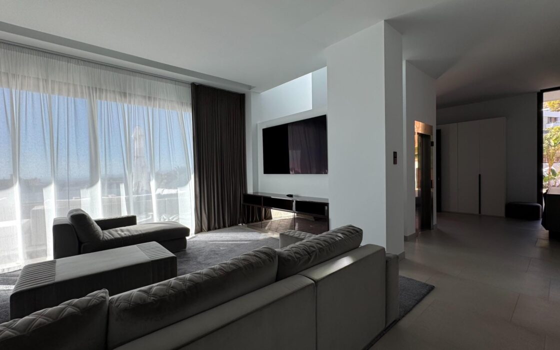 Елітна вілла в Сьерра-Кортині з терасами 650 кв.м