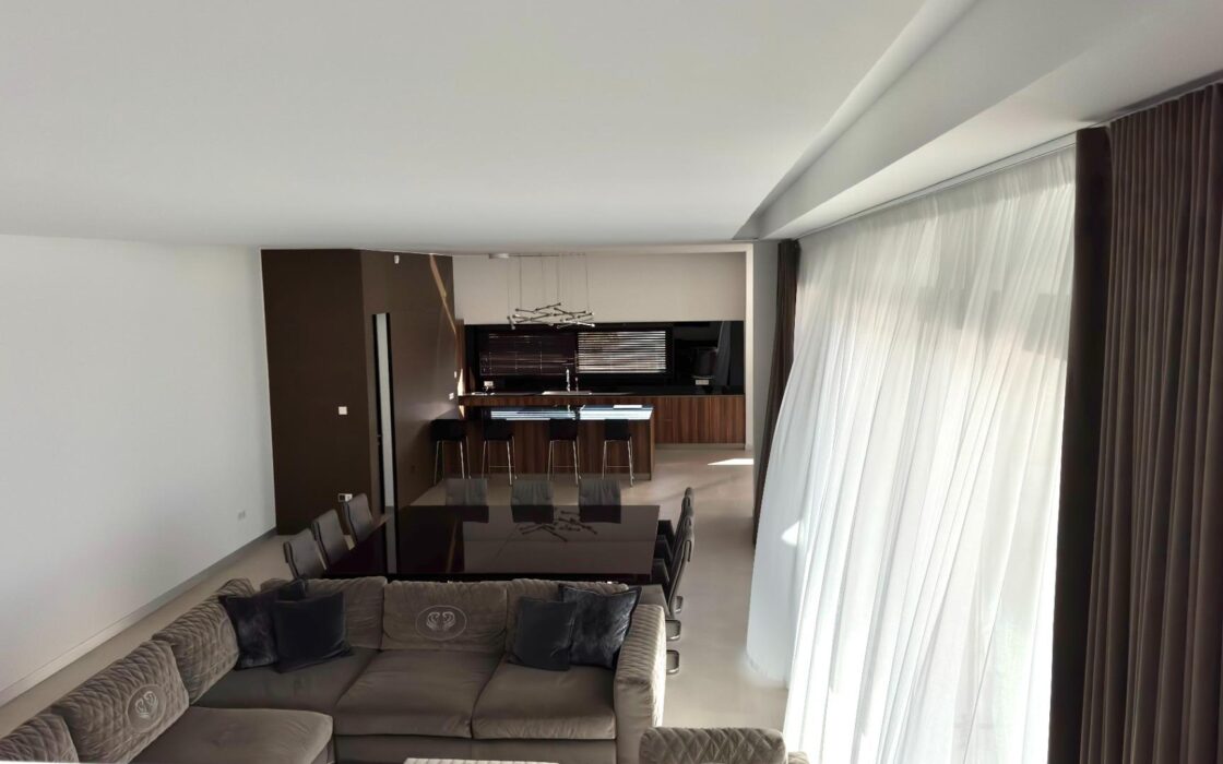 Елітна вілла в Сьерра-Кортині з терасами 650 кв.м