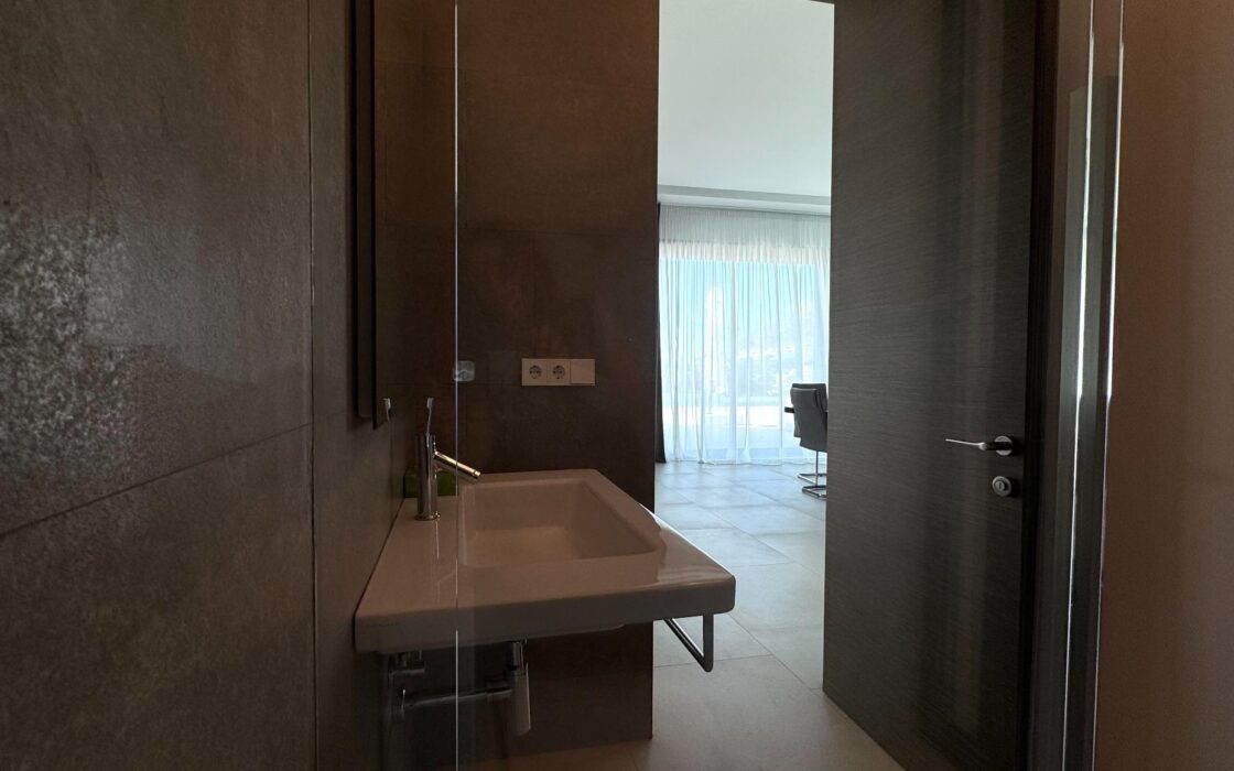 Елітна вілла в Сьерра-Кортині з терасами 650 кв.м