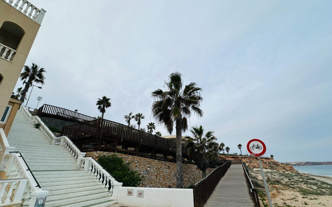 Квартира в Мил Палмерас з терасою біля моря 59 кв.м 3 спальні