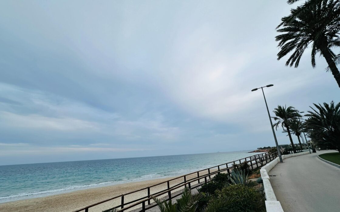 Квартира в Мил Палмерас з терасою біля моря 59 кв.м 3 спальні