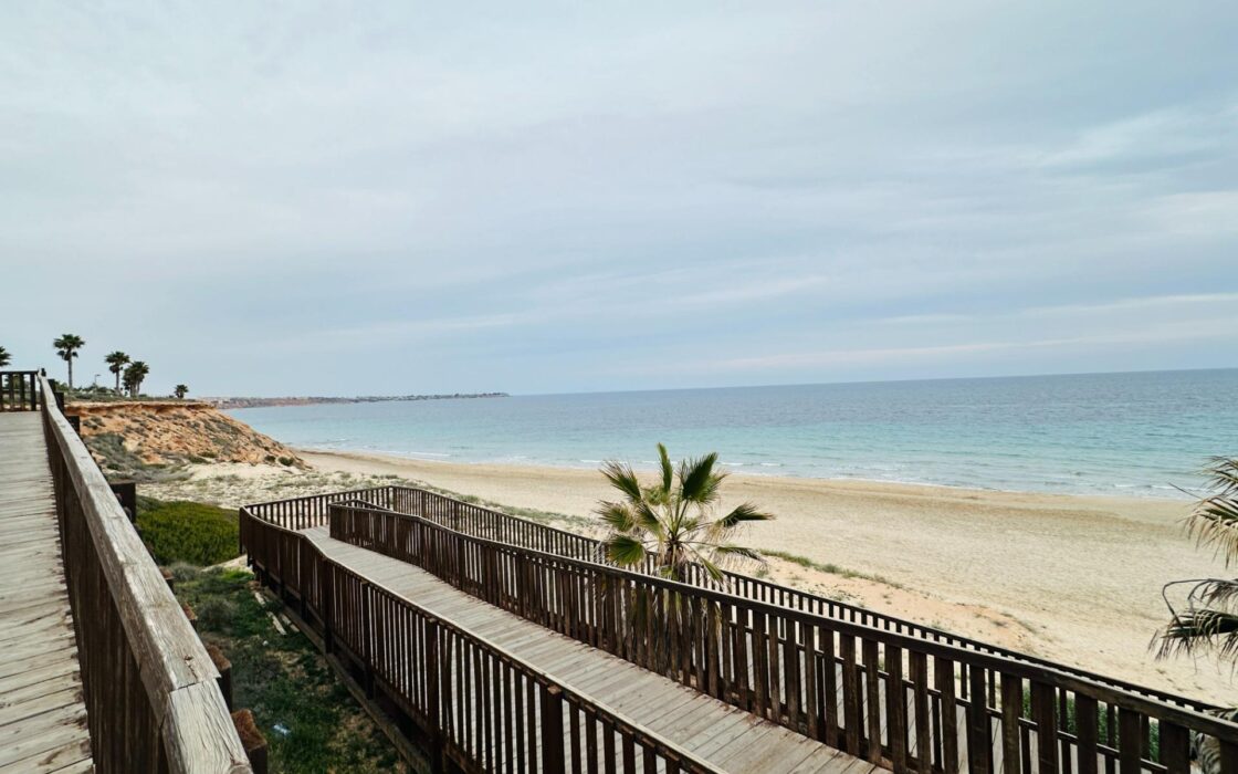 Квартира в Мил Палмерас з терасою біля моря 59 кв.м 3 спальні