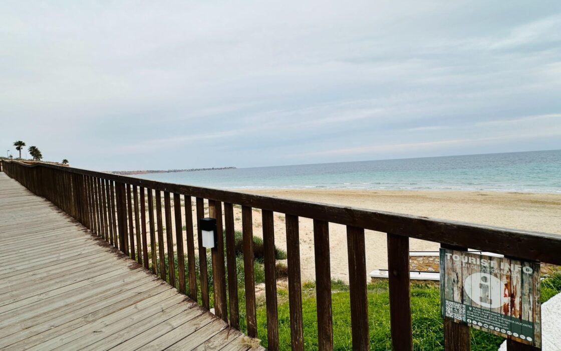 Квартира в Мил Палмерас з терасою біля моря 59 кв.м 3 спальні