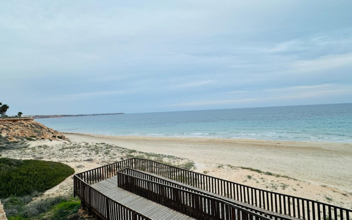 Квартира в Мил Палмерас з терасою біля моря 59 кв.м 3 спальні