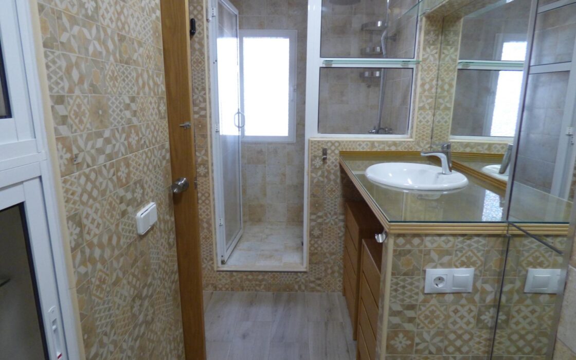 Будинок 210 кв.м з терасою в Аліканте, 4 спальні