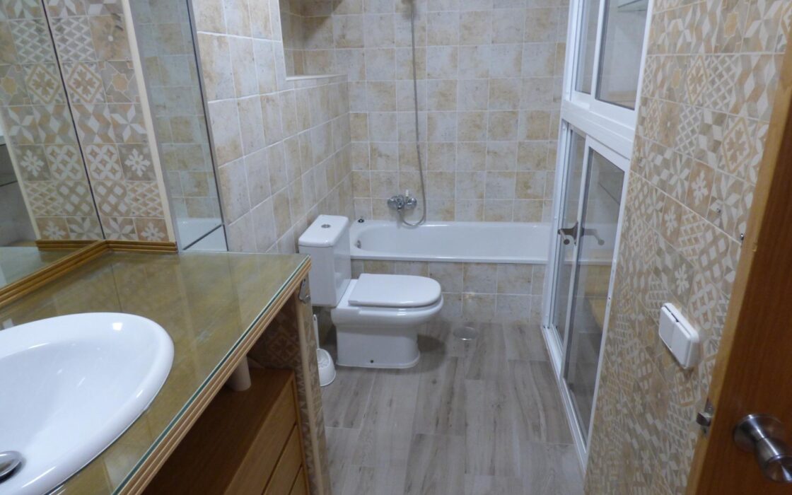 Будинок 210 кв.м з терасою в Аліканте, 4 спальні