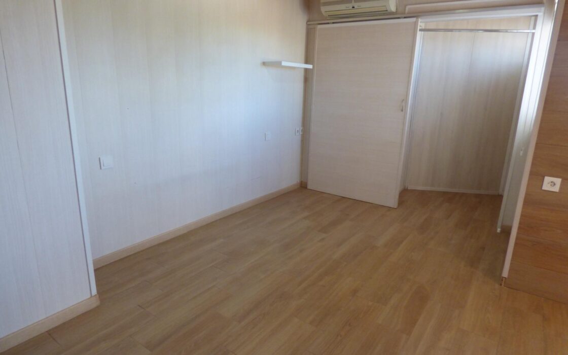 Будинок 210 кв.м з терасою в Аліканте, 4 спальні