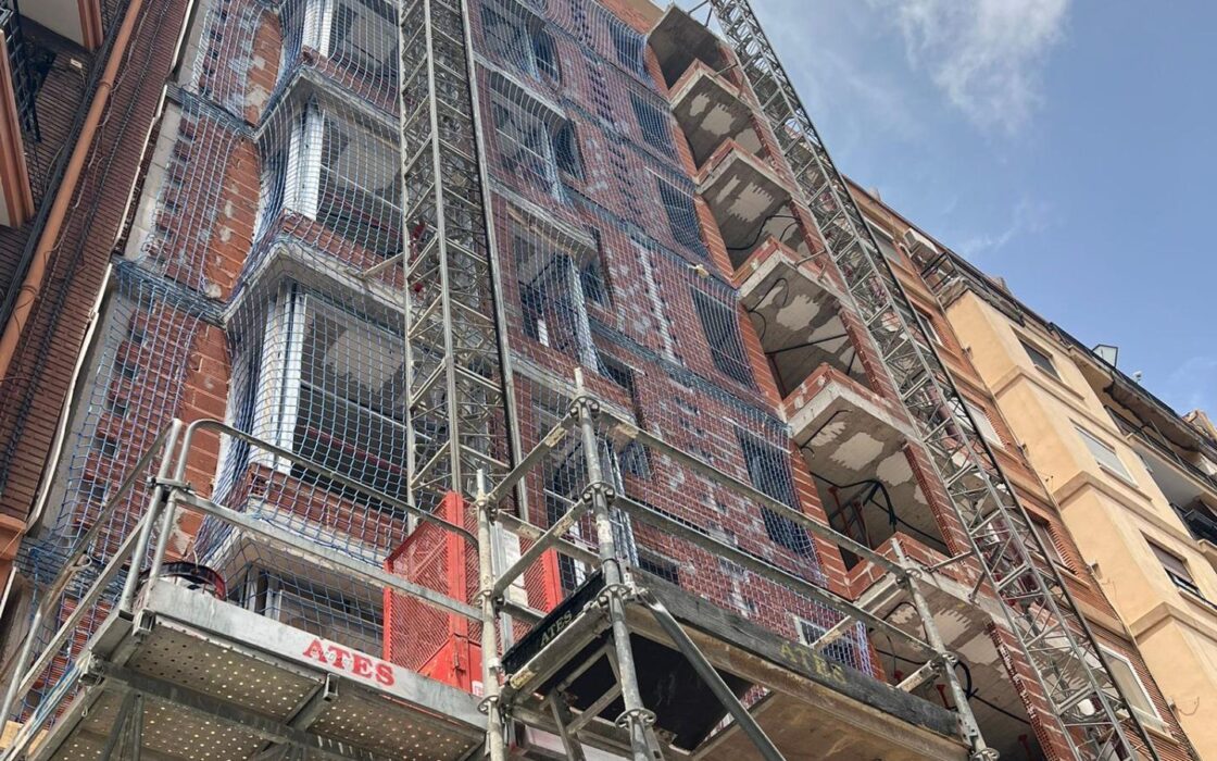 Апартаменты в Валенсии 123.6 кв.м с террасой у моря