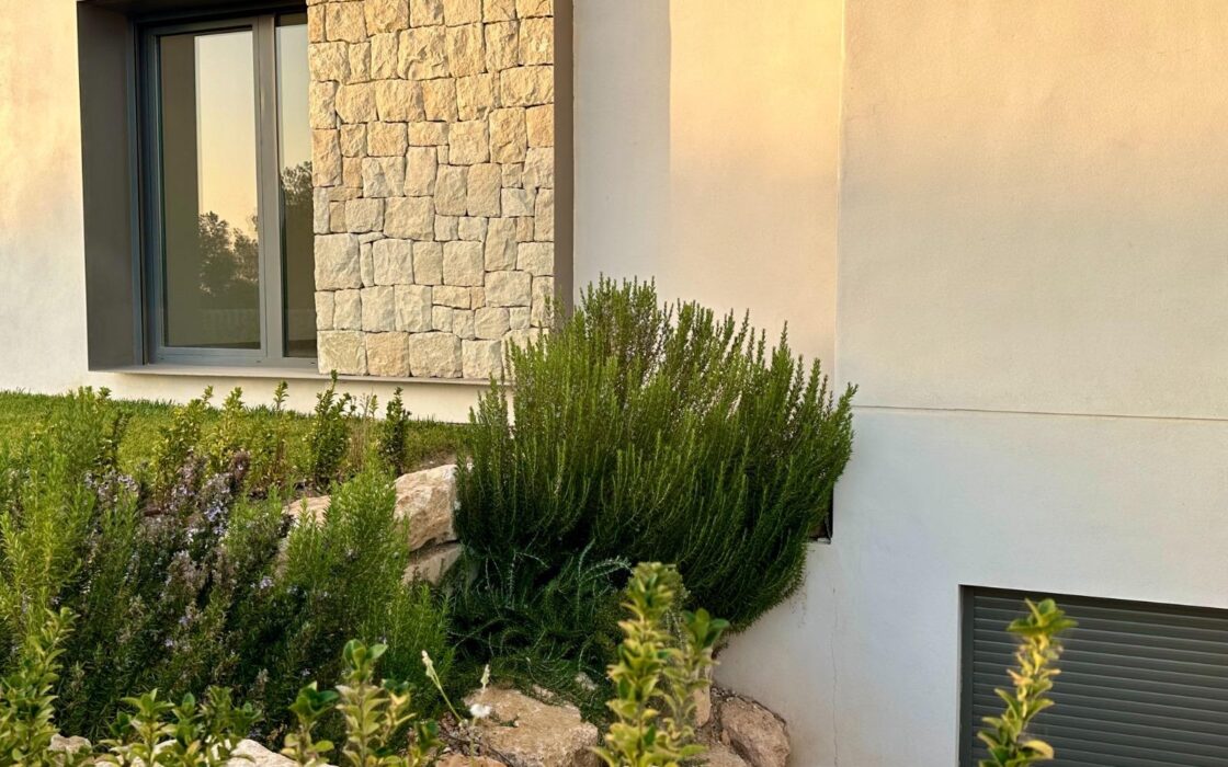 Вилла в Финестрате 3 спальни с террасой у моря