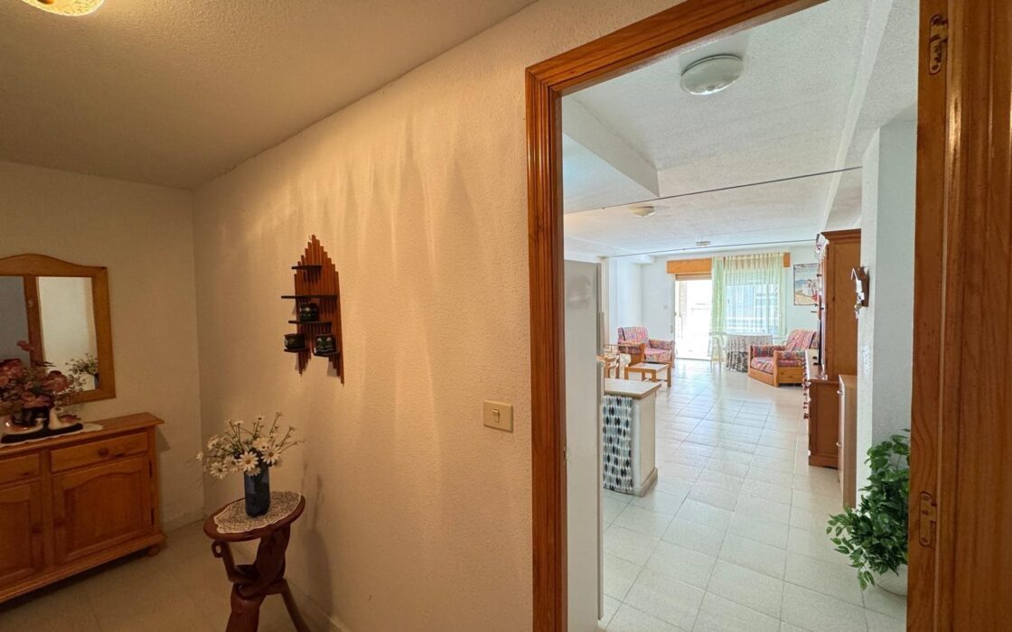 Просторные апартаменты 99 кв.м у пляжа в Коста Бланке