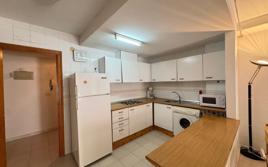 Просторные апартаменты 99 кв.м у пляжа в Коста Бланке