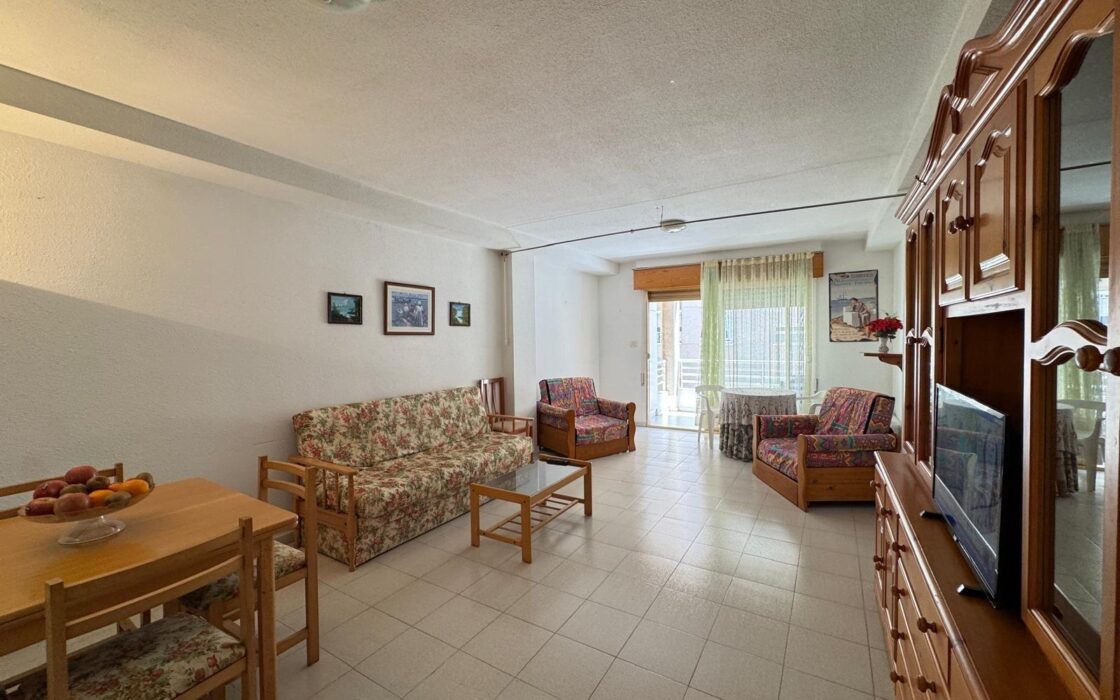 Просторные апартаменты 99 кв.м у пляжа в Коста Бланке