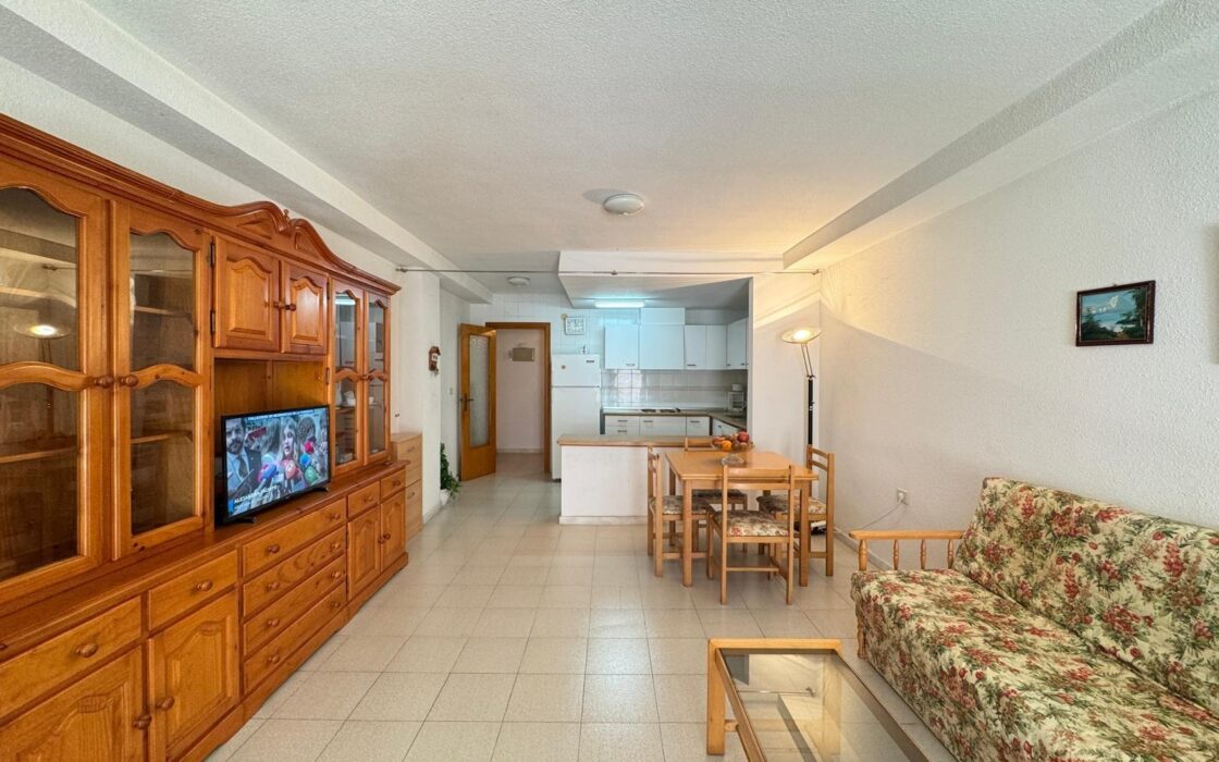 Просторные апартаменты 99 кв.м у пляжа в Коста Бланке