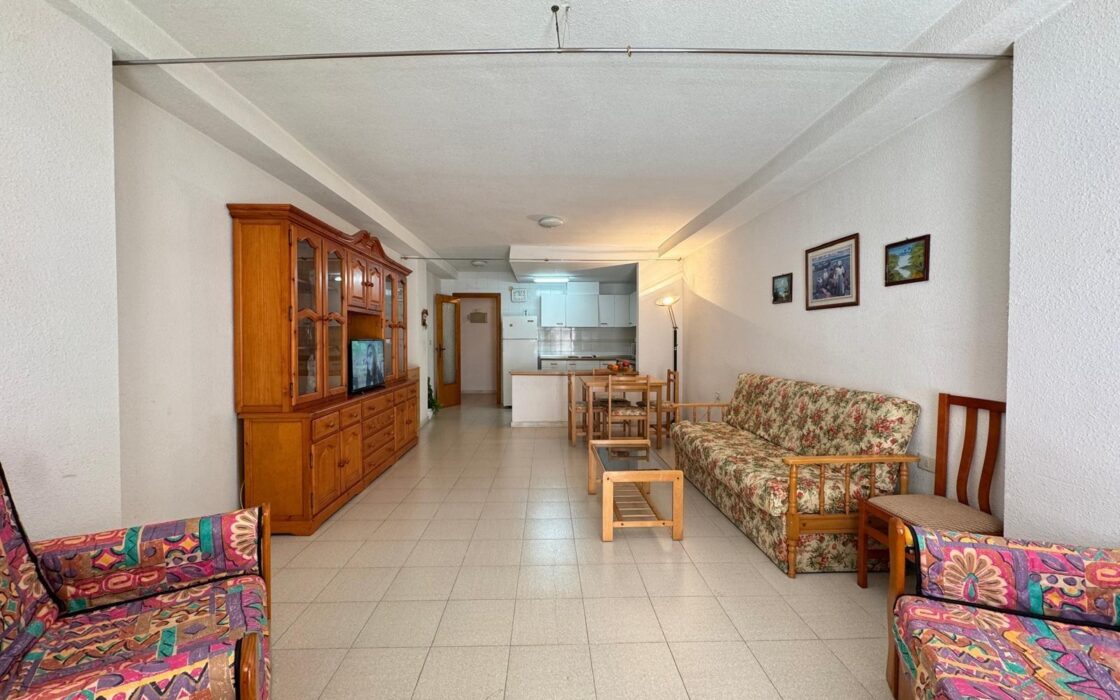 Просторные апартаменты 99 кв.м у пляжа в Коста Бланке