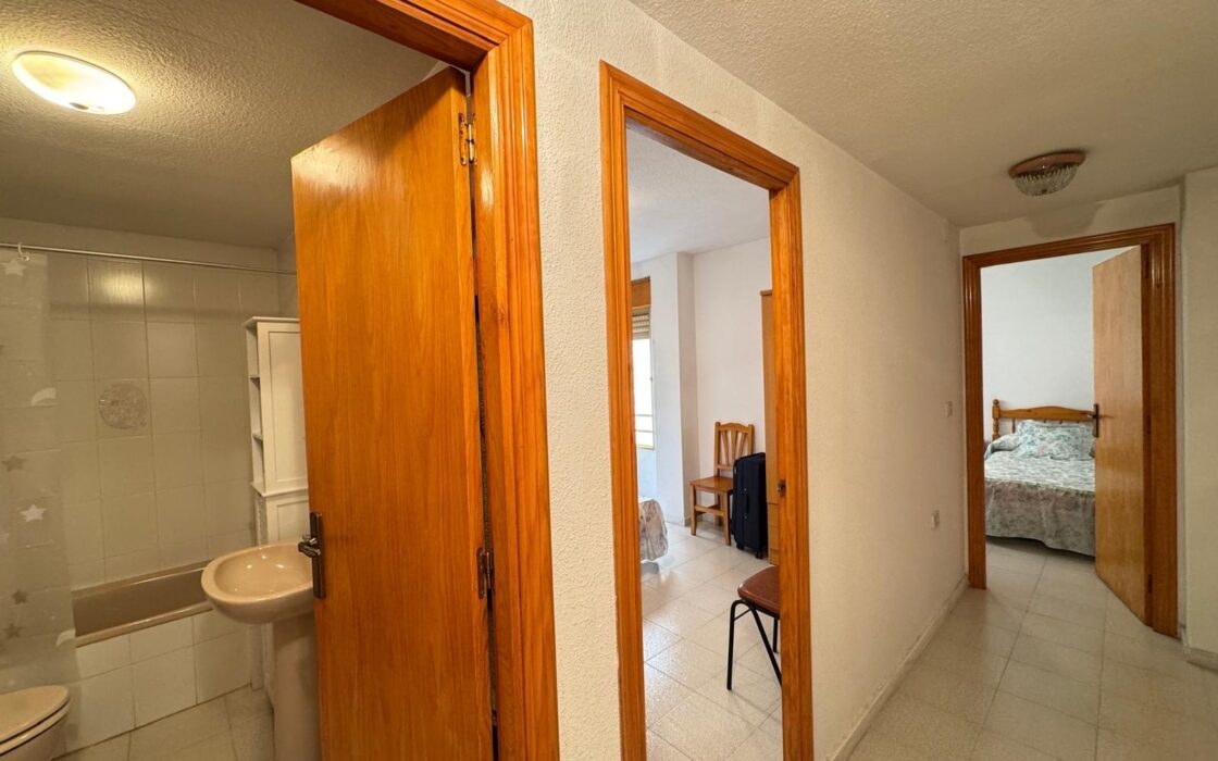 Просторные апартаменты 99 кв.м у пляжа в Коста Бланке