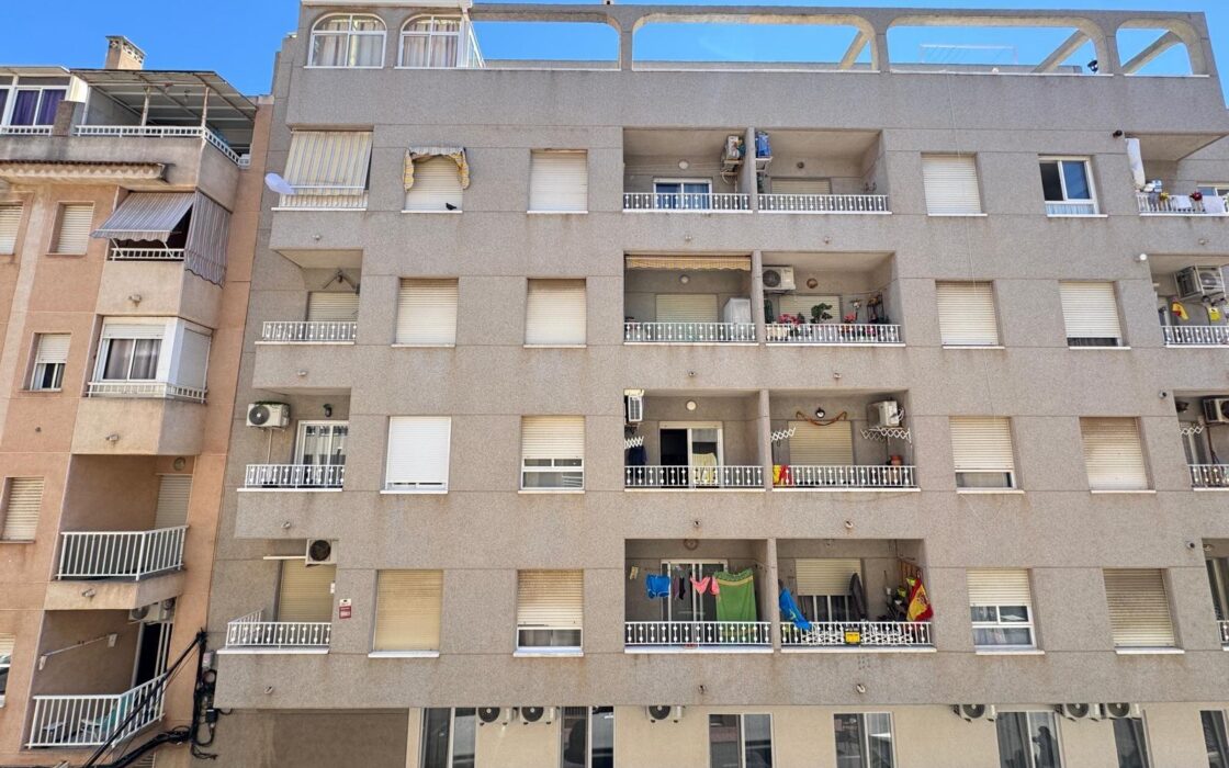 Просторные апартаменты 99 кв.м у пляжа в Коста Бланке