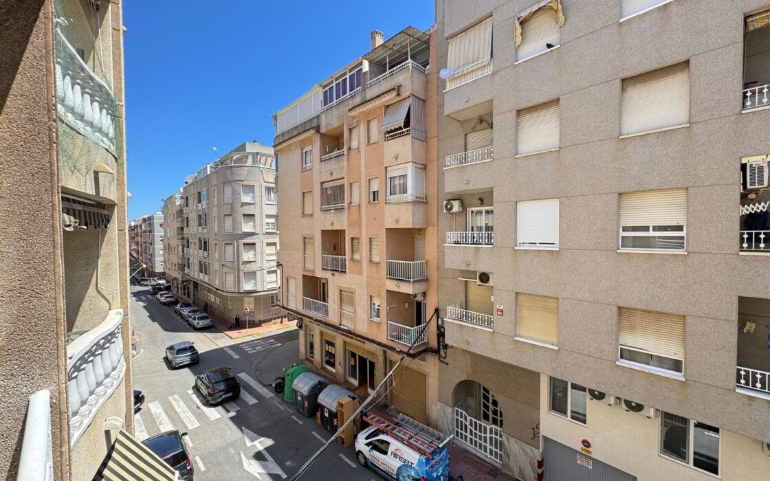 Просторные апартаменты 99 кв.м у пляжа в Коста Бланке