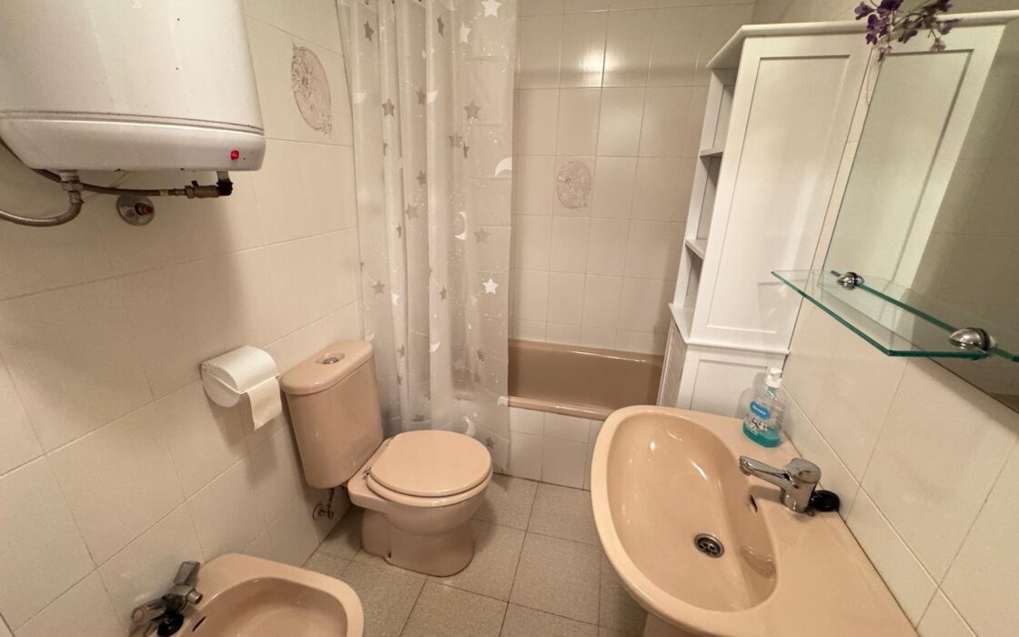 Просторные апартаменты 99 кв.м у пляжа в Коста Бланке