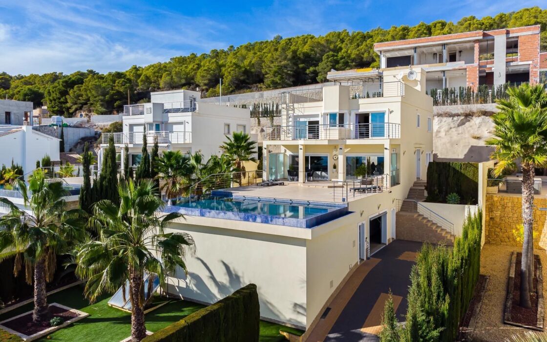 Вилла в Кальпе 400 кв.м з видом на море та басейном