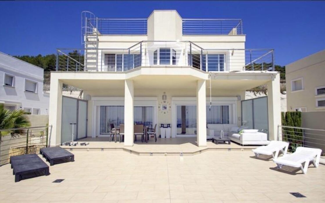 Вилла в Кальпе 400 кв.м з видом на море та басейном