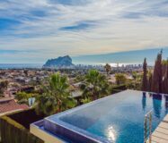 Вилла в Кальпе 400 кв.м з видом на море та басейном