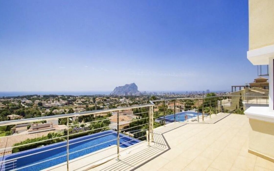 Вилла в Кальпе 400 кв.м з видом на море та басейном