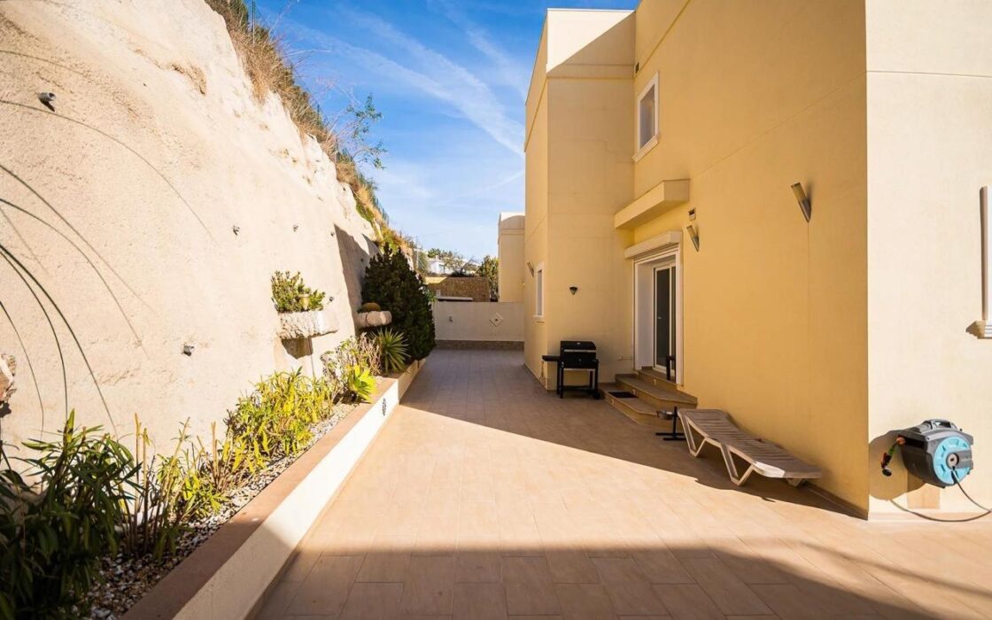 Вилла в Кальпе 400 кв.м з видом на море та басейном