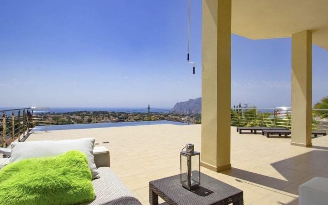 Вилла в Кальпе 400 кв.м з видом на море та басейном