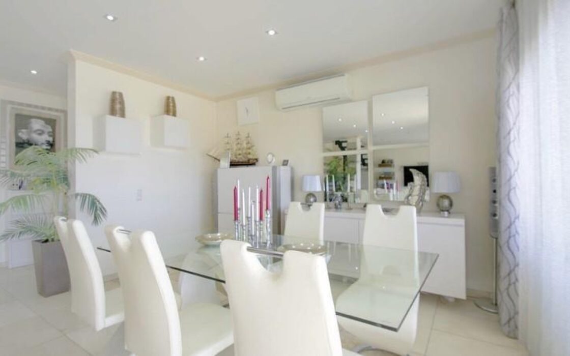 Вилла в Кальпе 400 кв.м з видом на море та басейном