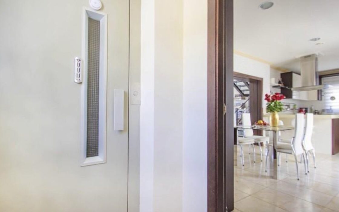 Вилла в Кальпе 400 кв.м з видом на море та басейном