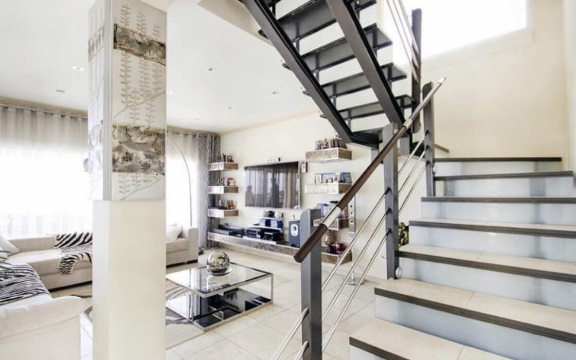 Вилла в Кальпе 400 кв.м з видом на море та басейном