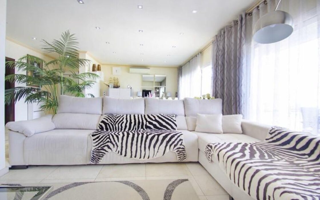 Вилла в Кальпе 400 кв.м з видом на море та басейном