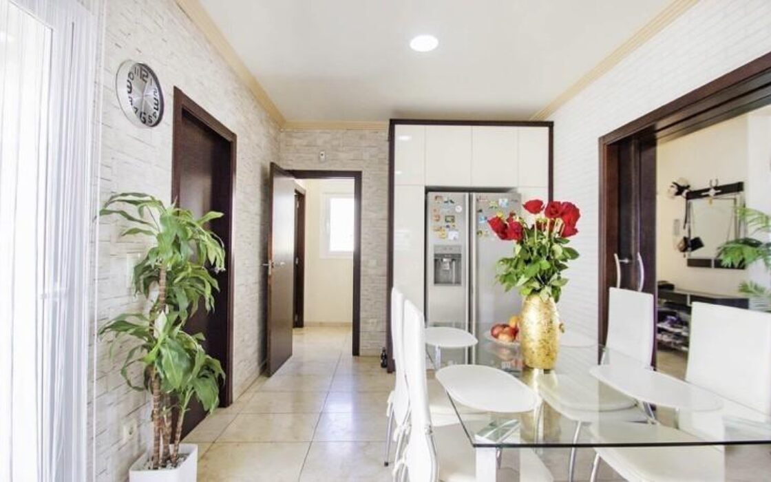 Вилла в Кальпе 400 кв.м з видом на море та басейном