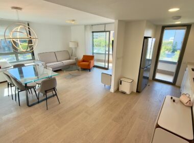 Простора квартира в Alicante з терасою та 3 спальнями