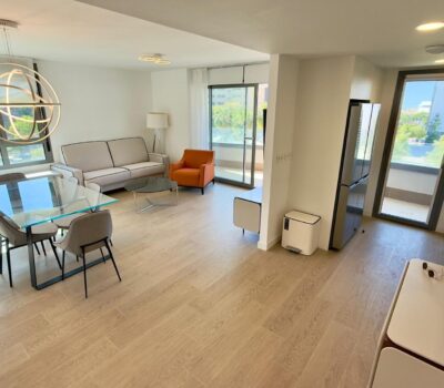 Простора квартира в Alicante з терасою та 3 спальнями