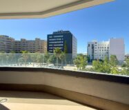 Простора квартира в Alicante з терасою та 3 спальнями