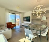 Простора квартира в Alicante з терасою та 3 спальнями