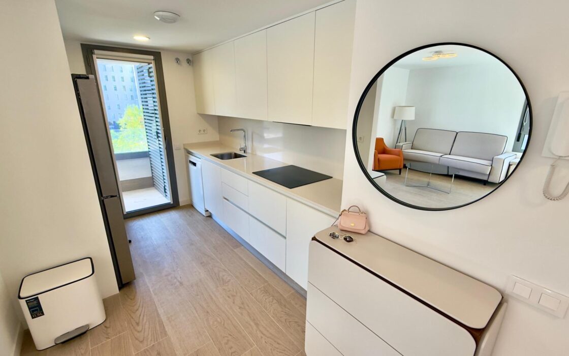 Простора квартира в Alicante з терасою та 3 спальнями