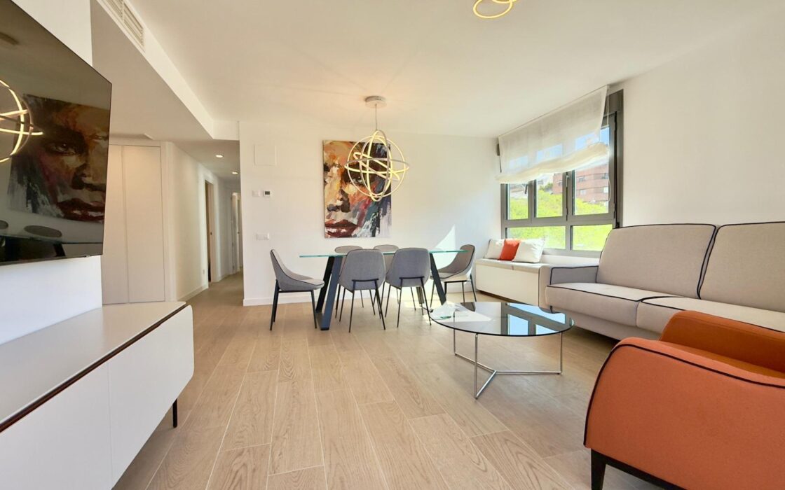 Простора квартира в Alicante з терасою та 3 спальнями