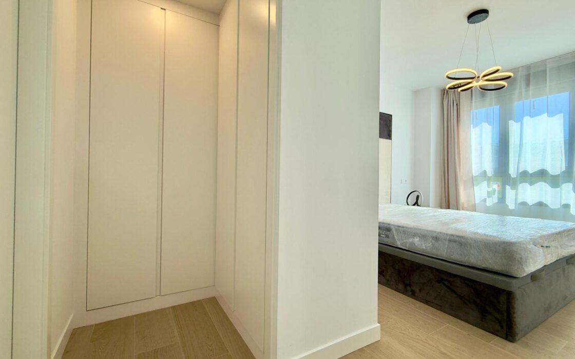 Простора квартира в Alicante з терасою та 3 спальнями