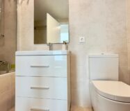 Простора квартира в Alicante з терасою та 3 спальнями