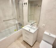 Простора квартира в Alicante з терасою та 3 спальнями